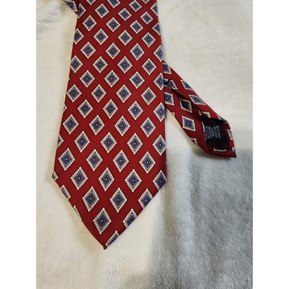 Roundtree & Yorke Silk Tie Red Blue Geometric Medallion Handmade USA 59"